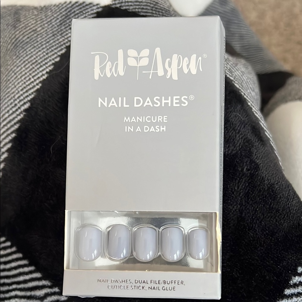 Red Aspen Nail Dashes - Gray